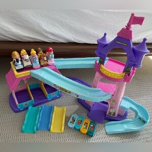 Fisher-Price Klip Klop Castle Little People